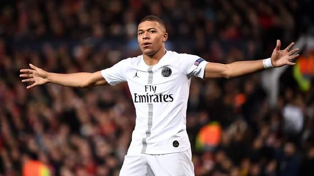 反对家暴，克雷莫内塞球衣背后印的是与球员关系密切女性名字（克雷莫内塞倡议反家暴：球衣背后印与球员关系密切的女性姓名）