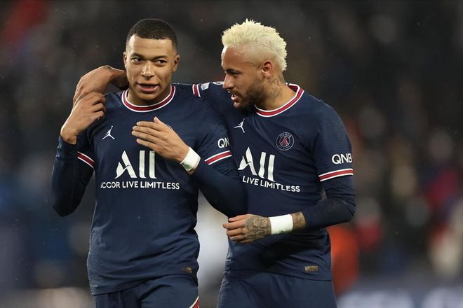 上任后首次露面，国足新帅邵佳一现场观战中国U22vs越南U22（履新后首次亮相，国足新帅邵佳一现场观战中国U22对阵越南U22）