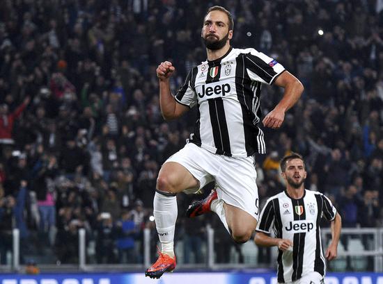 见证！国乒队员登上领奖台（直击：国乒队员荣登领奖台）