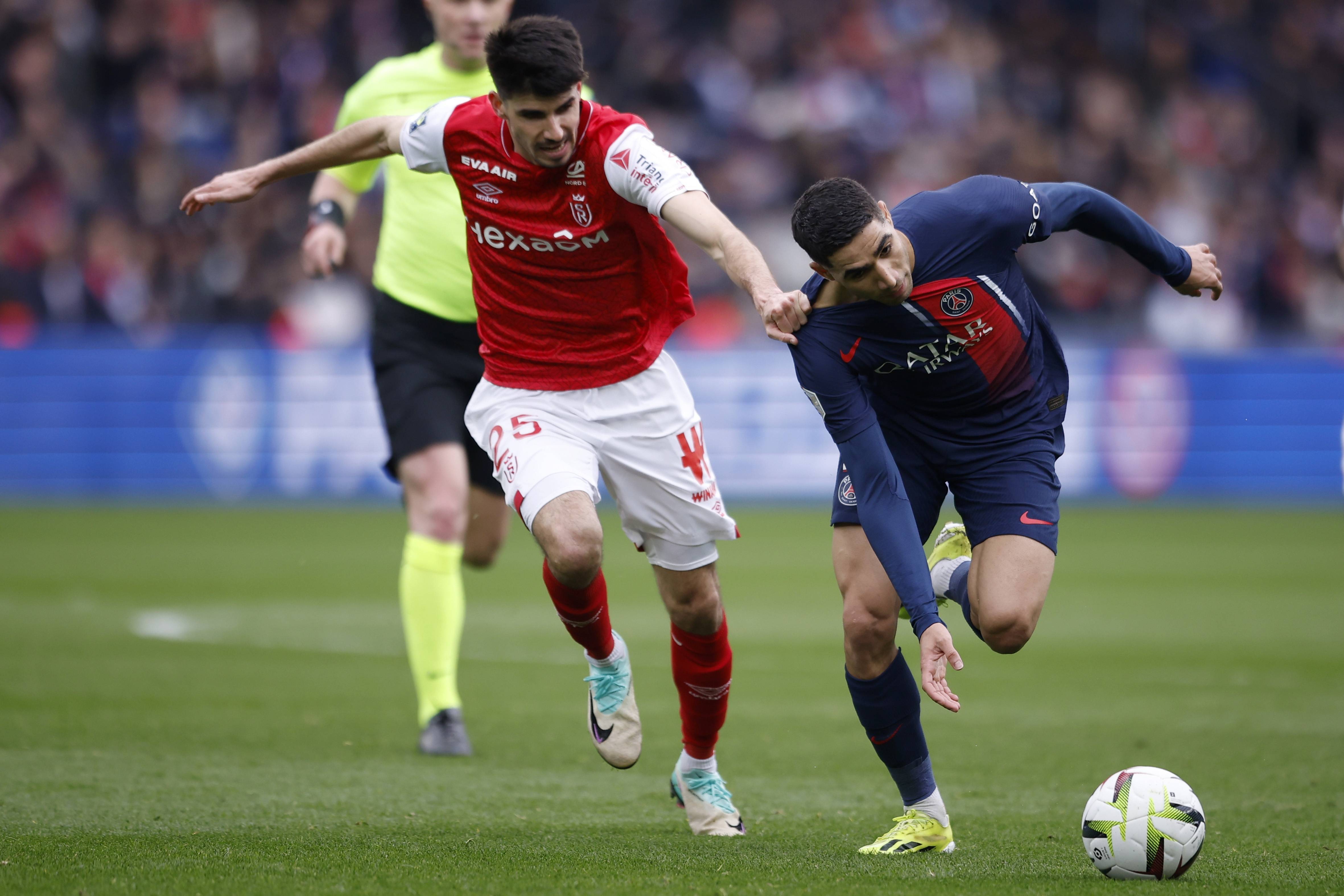 喜忧参半！广东新外援奎恩首秀狂砍27分8板4助攻 力劈篮筐但三分球失准（一喜一忧！广东新援奎恩处子战27分8板4助，攻筐强硬但三分失灵）