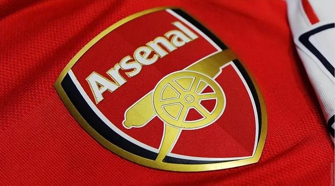 西媒：埃里克-加西亚因上半场面部受撞击后头晕在半场被换（西媒：埃里克-加西亚上半场面部受撞致头晕，中场被换下）