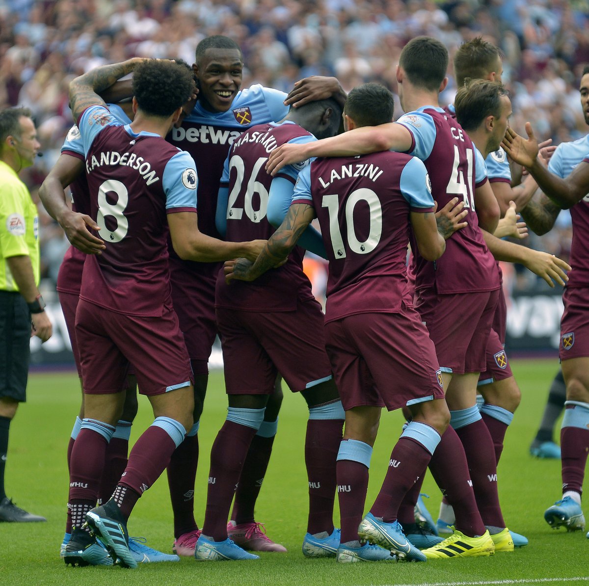 辽宁男篮在俱乐部杯第二战中以44-36击败合肥狂风，首节领先，次节反超，半场结束领先18分。（俱乐部杯次战，辽宁男篮44-36力克合肥狂风：首节占先、次节反超，半场领先18分）