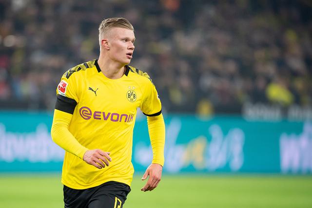 球队的内外结合非常立体（球队内外联动层次分明）